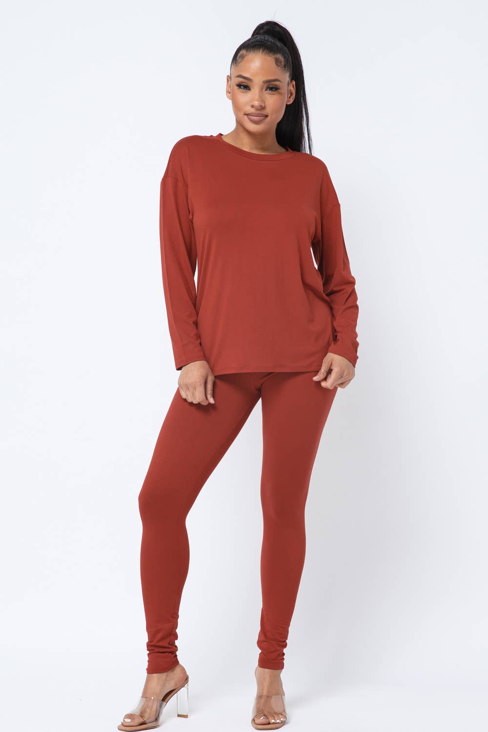 Conjunto básico de top y leggings
