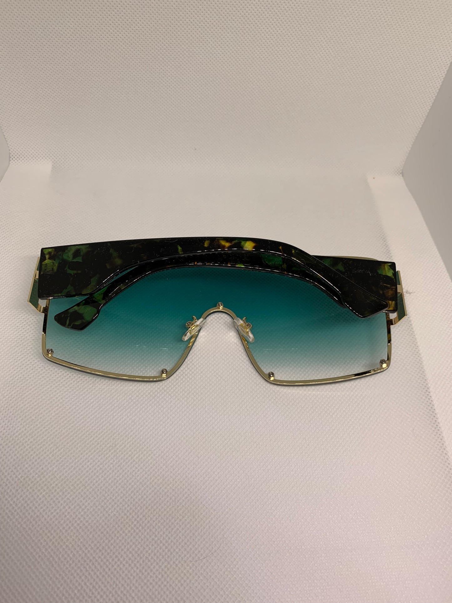 Sleek Frame Sunglasses