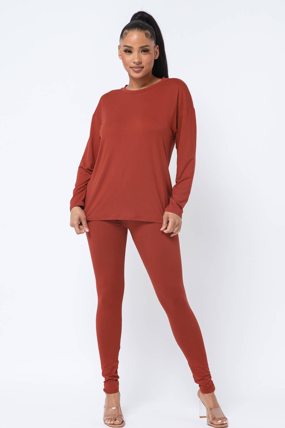 Conjunto básico de top y leggings