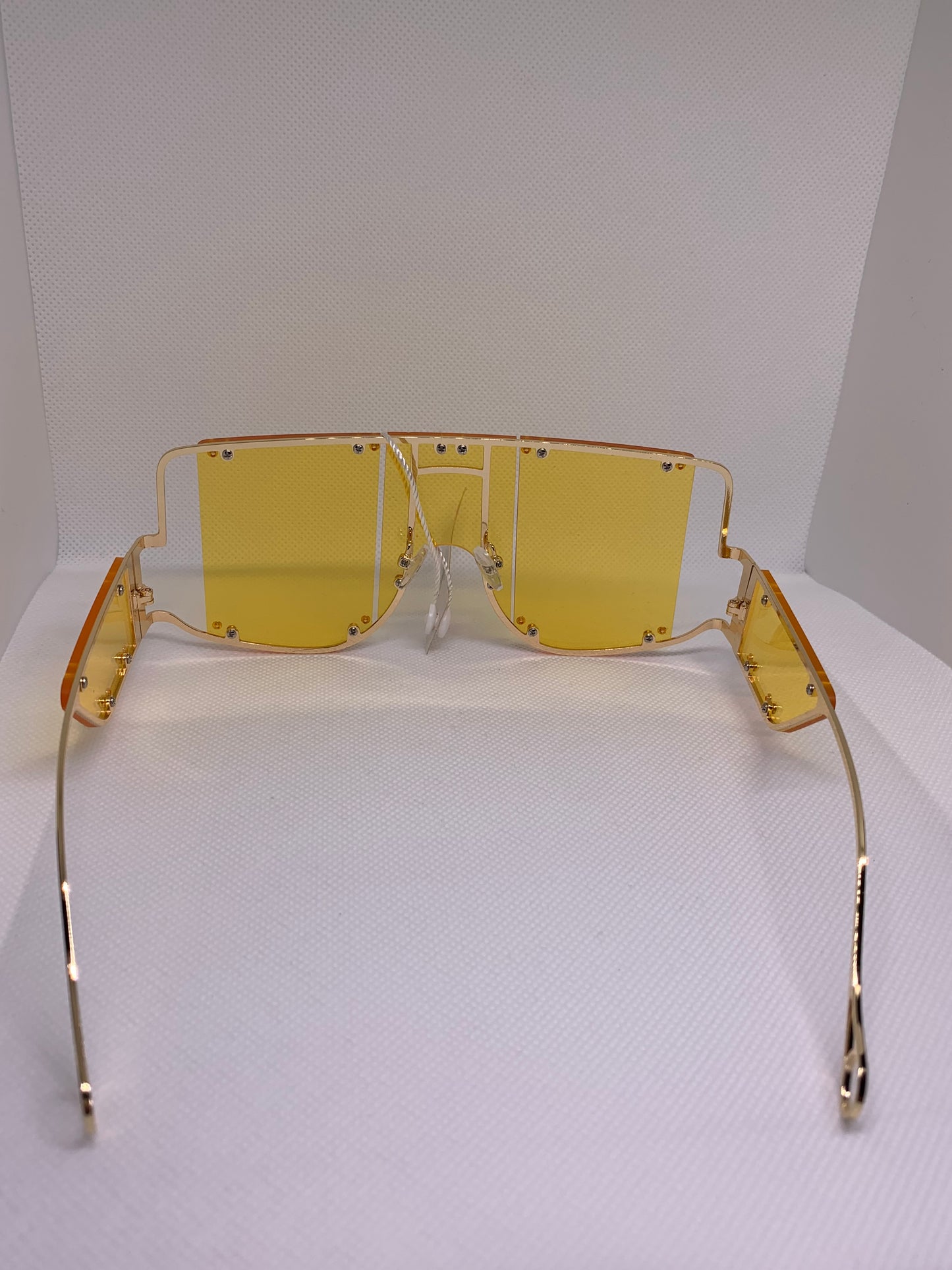 Iconic Oversized Lens with Side Lens Sunglasses