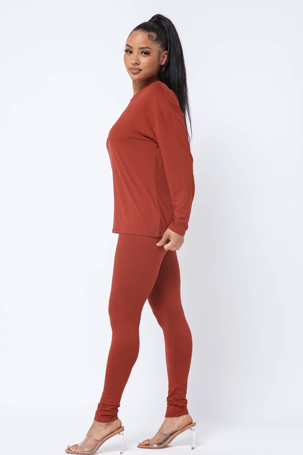 Conjunto básico de top y leggings