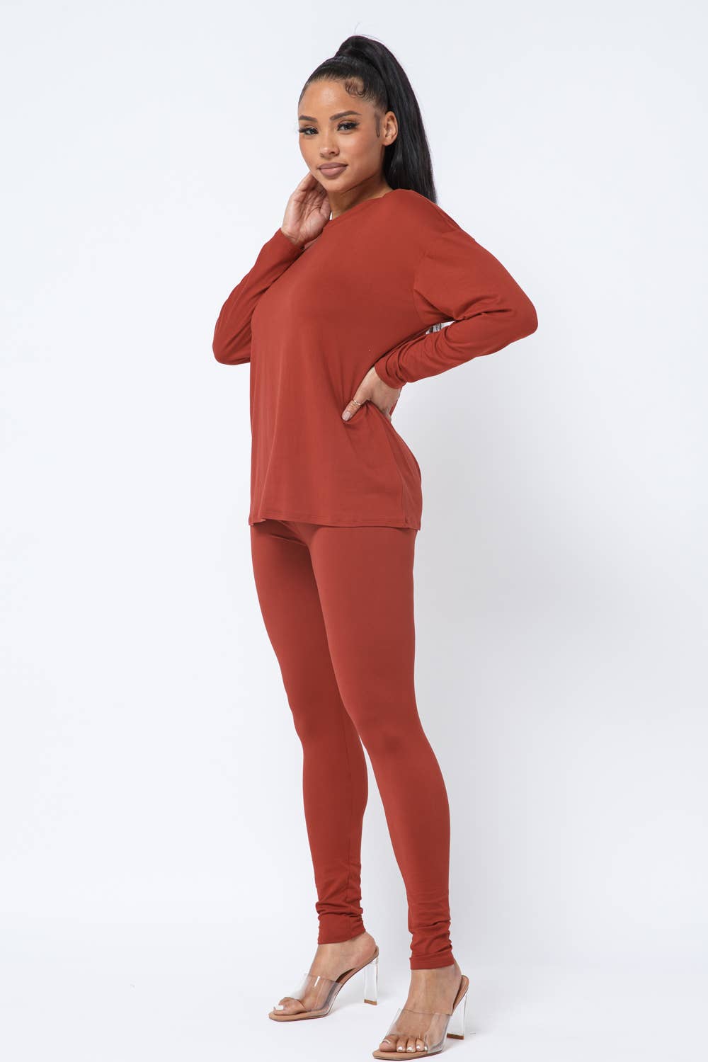 Conjunto básico de top y leggings
