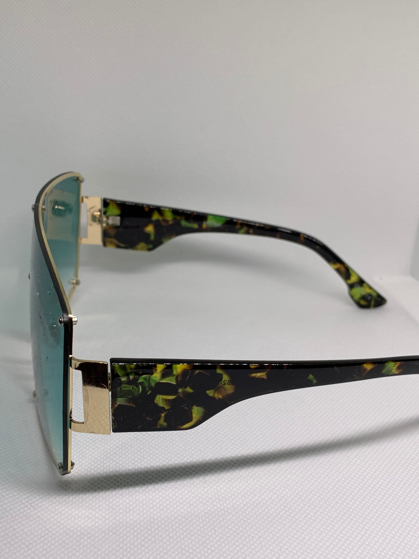 Sleek Frame Sunglasses