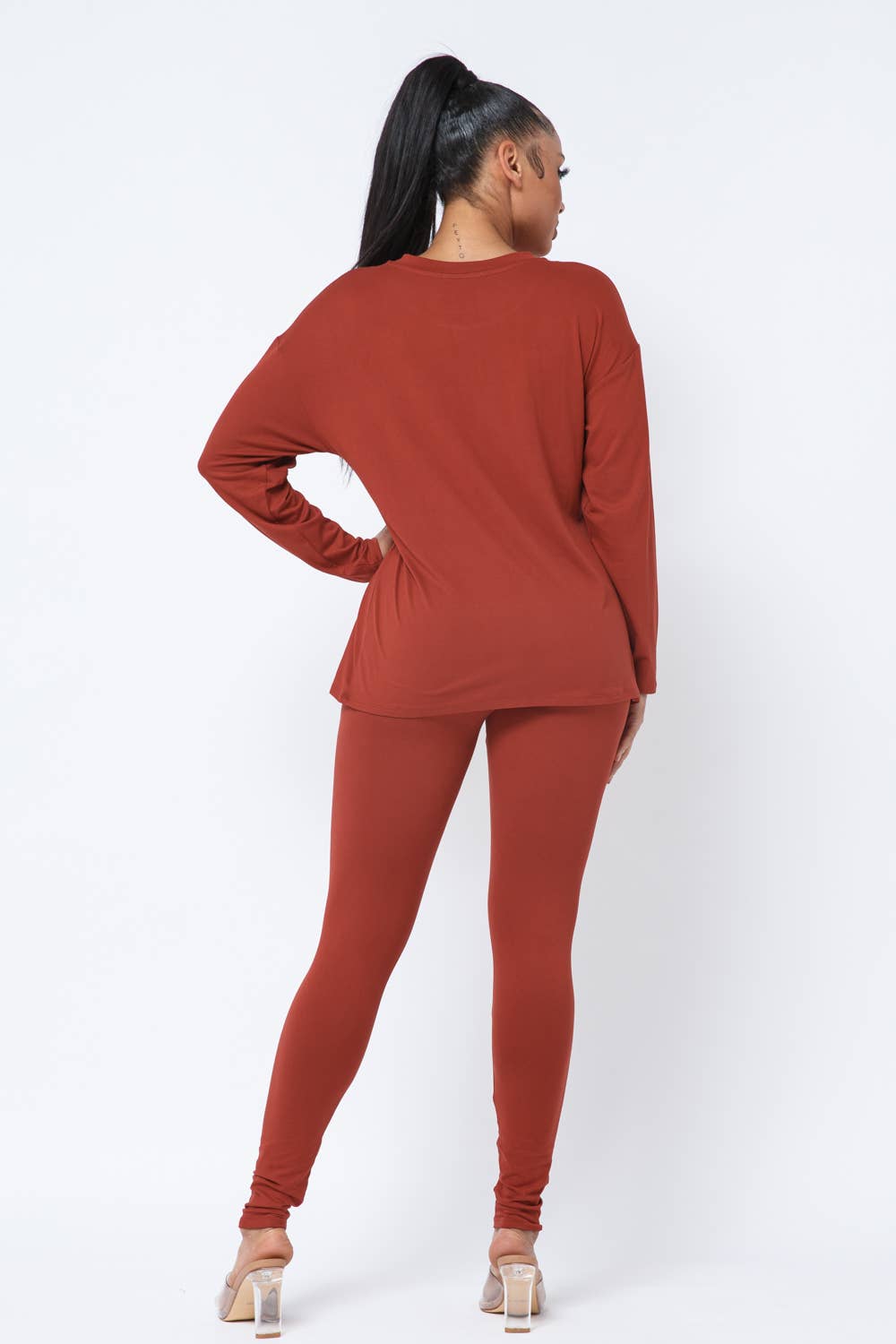 Conjunto básico de top y leggings