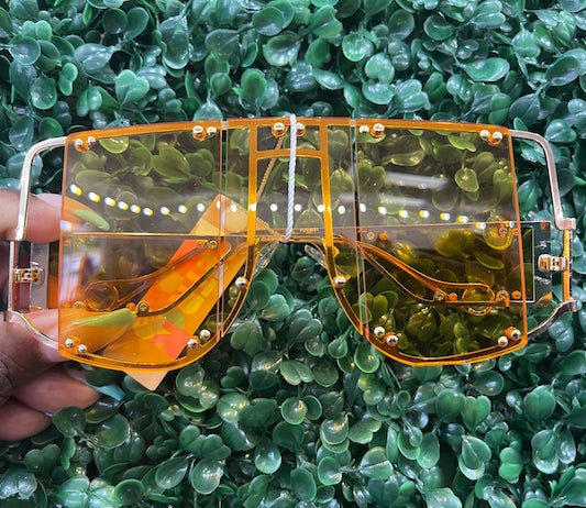 Gafas de sol icónicas con lentes extragrandes y lentes laterales